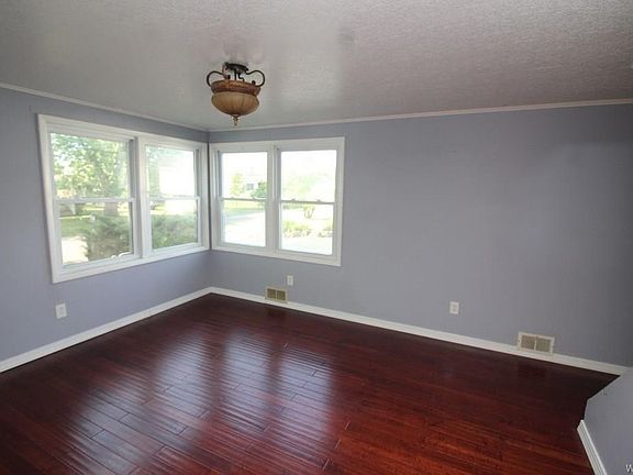 3rd image of 350 Summit Ave