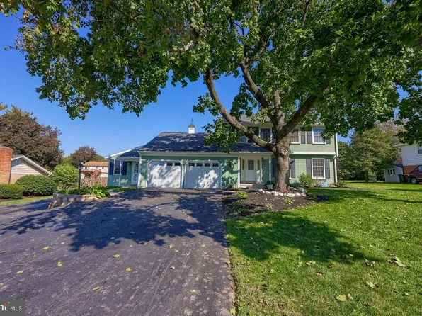 55 W Ridge Dr, Leola, PA 17540