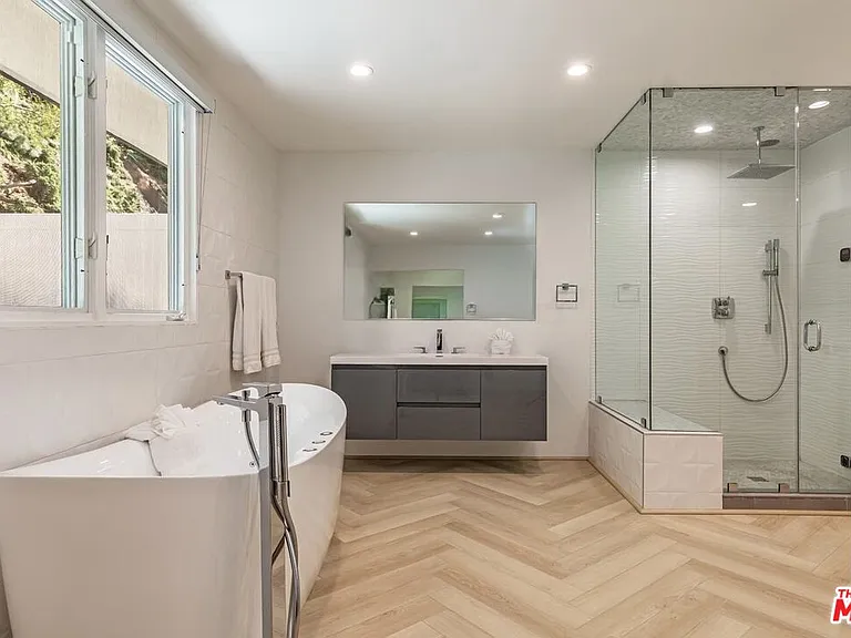 502 Evelyn Pl — Photo 16