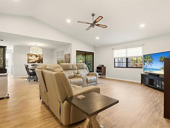 5th image of 336 Gulfbreeze Blvd