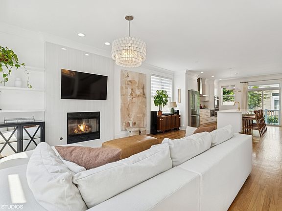 3rd image of 2845 N Wolcott Ave Unit F