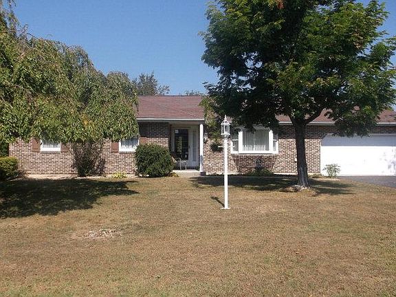 2nd image of 805 Pinewood Dr