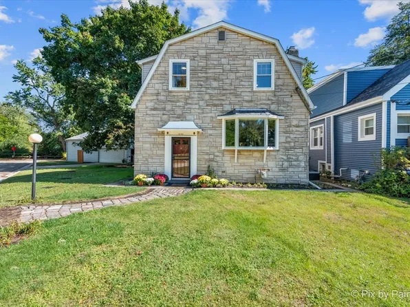 1233 Fox River Dr, Algonquin, IL 60102
