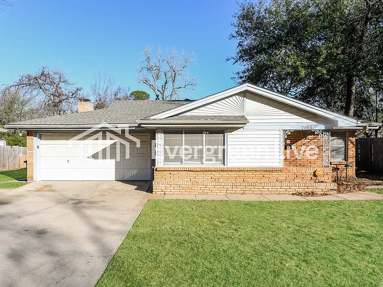 7105 Robinhood Ln — Photo 1