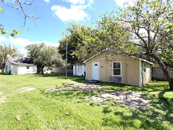 209 S Avenue C, Freeport, TX 77541