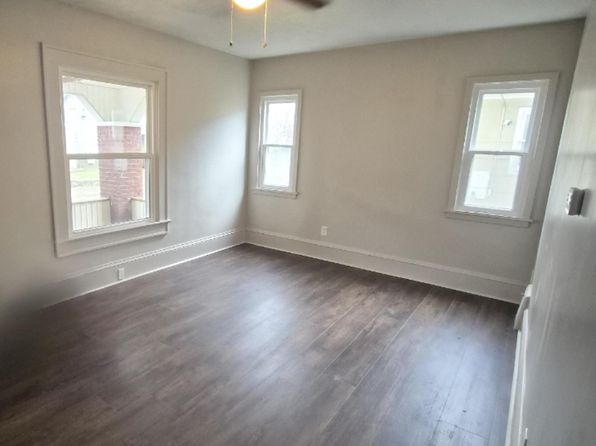 323 Bedford Ave NW #1