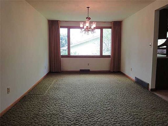 5th image of 83 Seabrook Dr