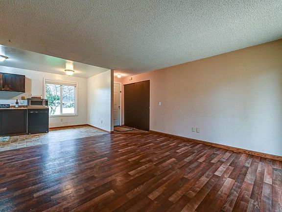 5th image of 8422 61st Dr NE