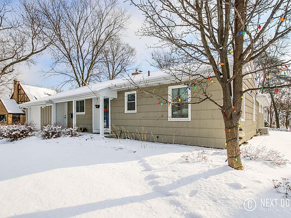 2nd image of 2850 Oakwood Dr SE