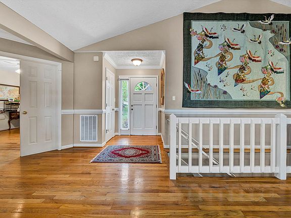 4th image of 624 Strawberry Banks Dr