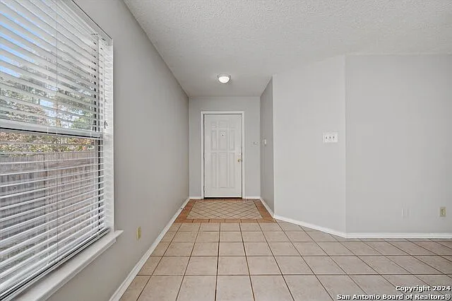 3 bed, 2.0 bath, 1583 sqft, $1,800 — Photo 3
