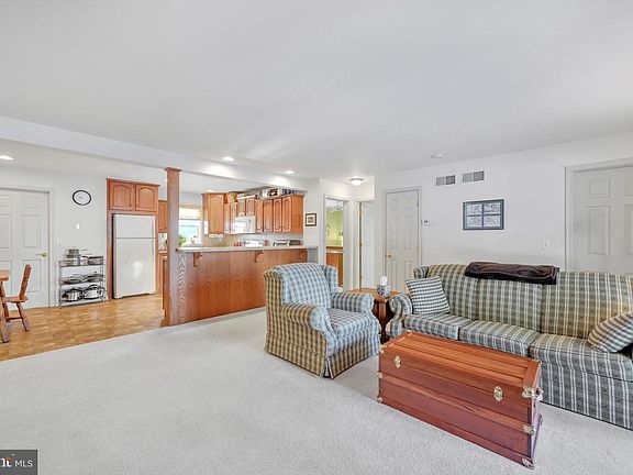 4th image of 42 Midway Farms Ln