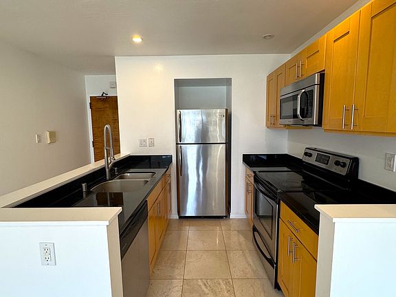 2nd image of 2585 Clay St APT 6