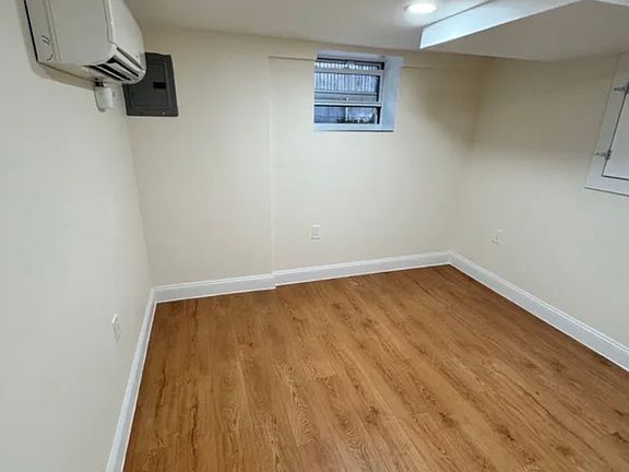 5th image of 2415 Throop Ave #0