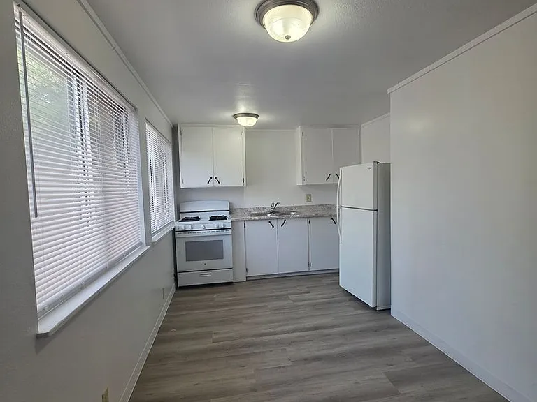 1025 1/2 Maxwell Rd — Photo 1