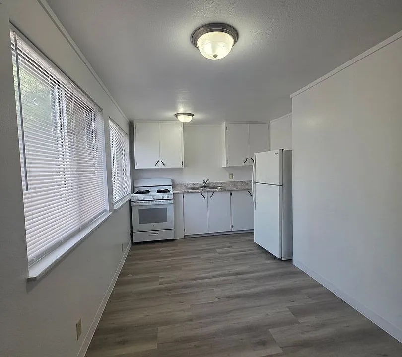 1025 1/2 Maxwell Rd