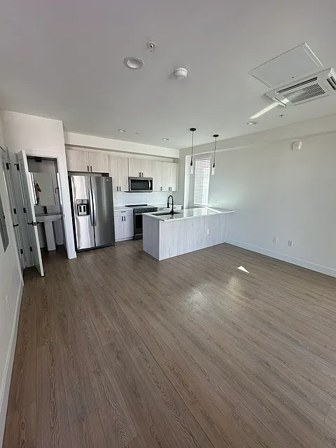 1 bed, 1.5 bath, 794 sqft, $1,950 — Photo 2