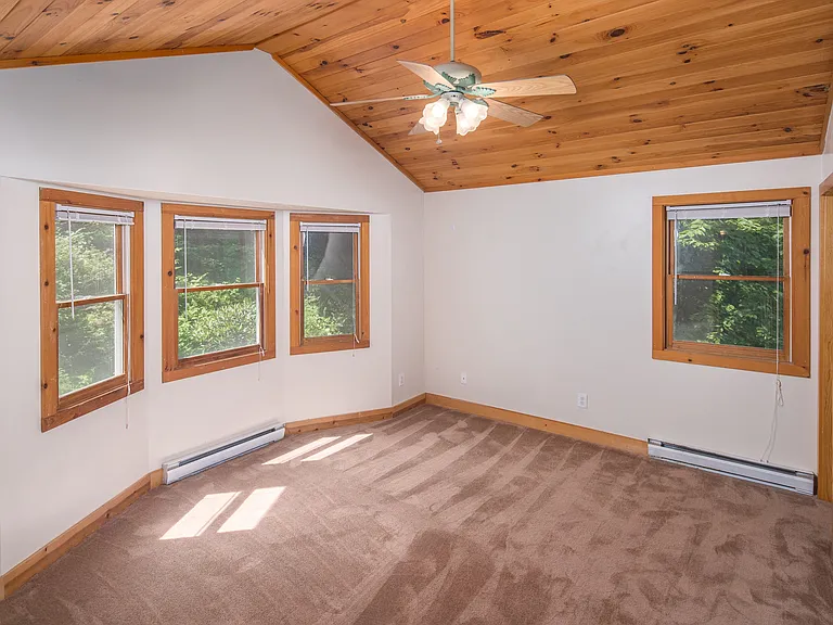 556 Timberlane Dr — Photo 7