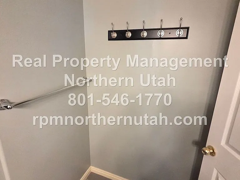 152 W 2525 N — Photo 15