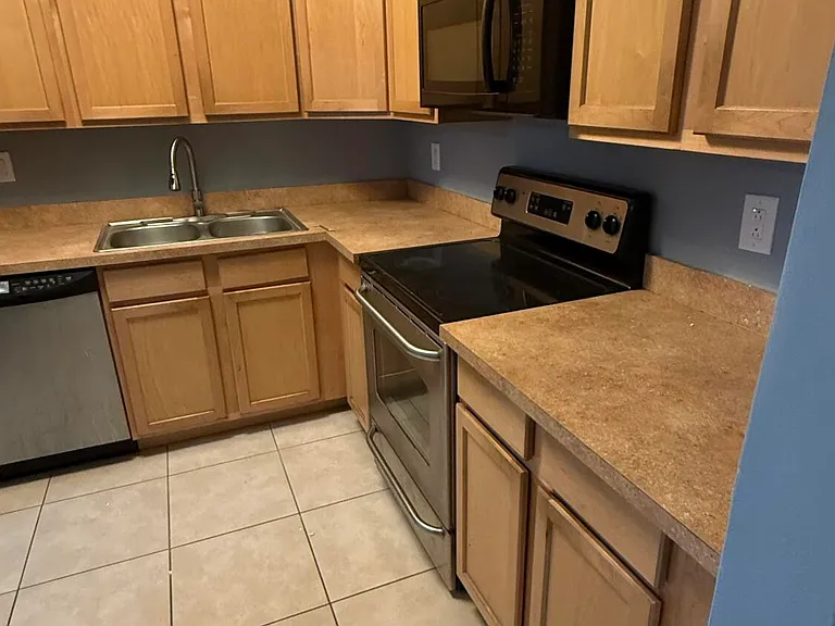 475 SE 8th St #214 — Photo 10