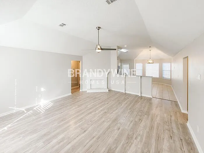 4890 Phipps Dr — Photo 4