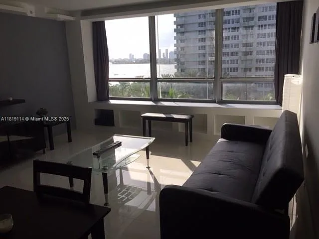 Bay Rd, Miami Beach — Photo 3