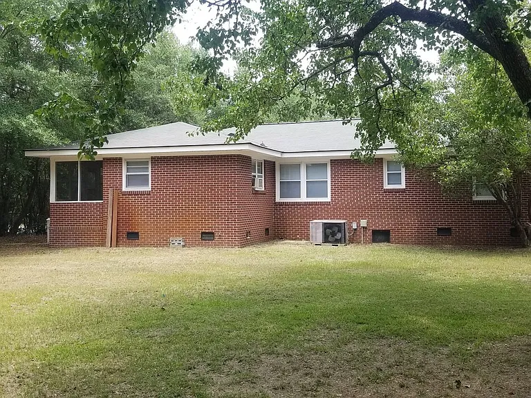 1439 Allen St — Photo 3