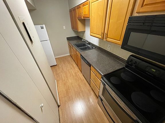 4th image of 1970 Goldsmith Ln APT 7