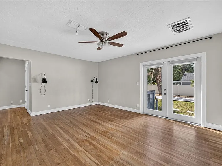 800 W Smith St — Photo 25