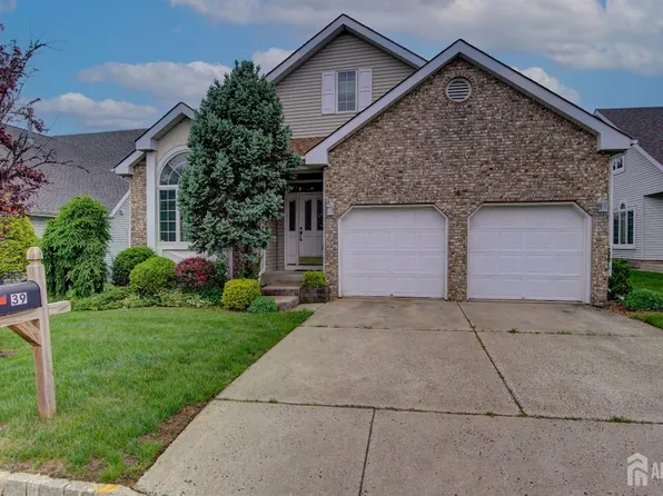 39 Leeds Ln, Monroe Township, NJ 08831