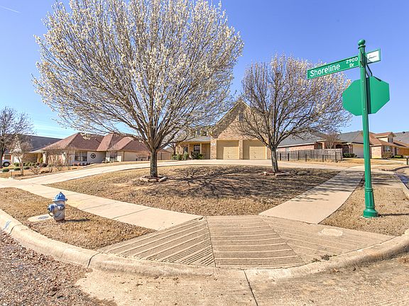 4th image of 2801 Greenway Dr