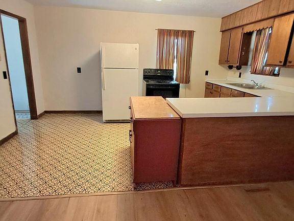 4th image of 900 Mineral St