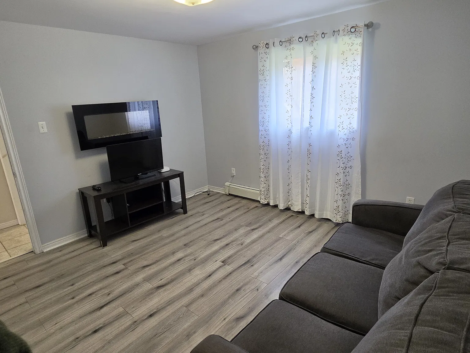 2 bed, 1000 sqft, $2,050 — Photo 2
