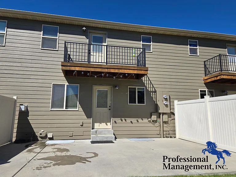 2035 Lake Hills Dr — Photo 12