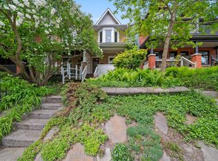 118 Ivy Ave, Toronto, ON M4L 2H7