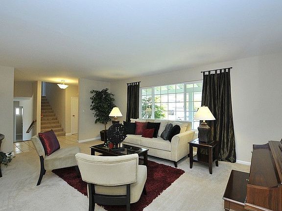 4th image of 671 Royal Glen Dr