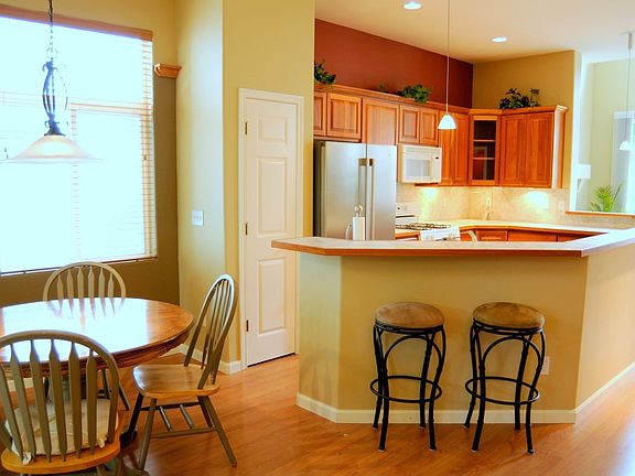 Kitchen Eating Area