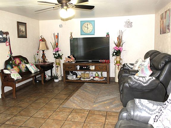 4th image of 1090 N Race St