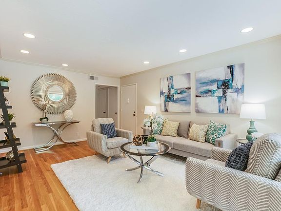 3rd image of 791 N Fair Oaks Ave APT 5