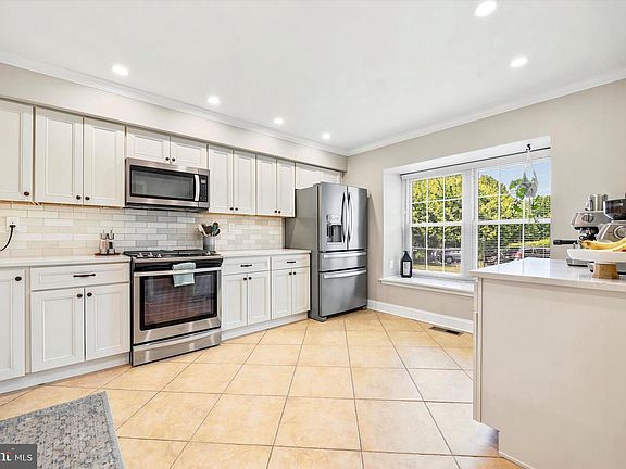 4th image of 762 Shropshire Dr