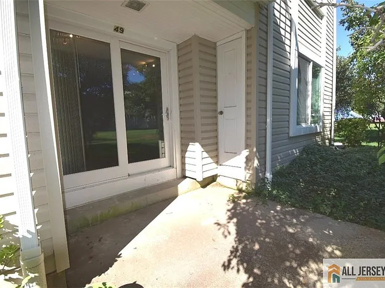 49 Farnham Sq — Photo 24