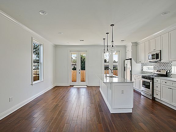 4th image of 219 Millaudon St