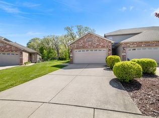 332 Deer Trail Ln, Schererville, IN 46375