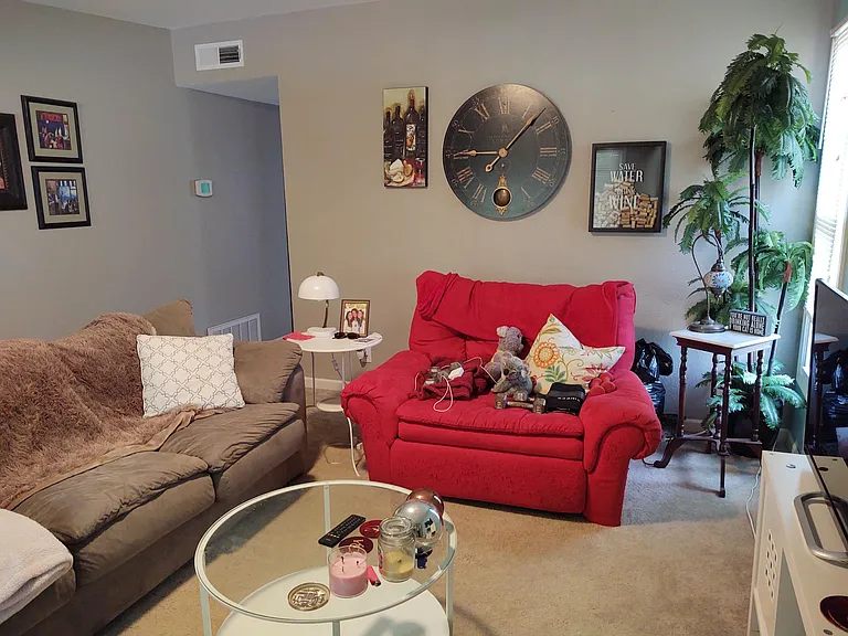 635 W 25th St #6 — Photo 4
