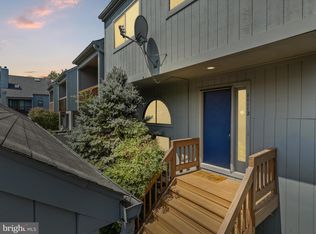 11112 Glade Dr, Reston, VA 20191