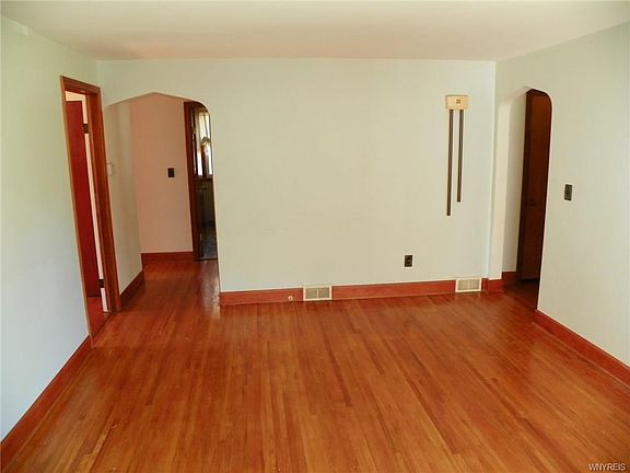 4th image of 550 Roycroft Blvd