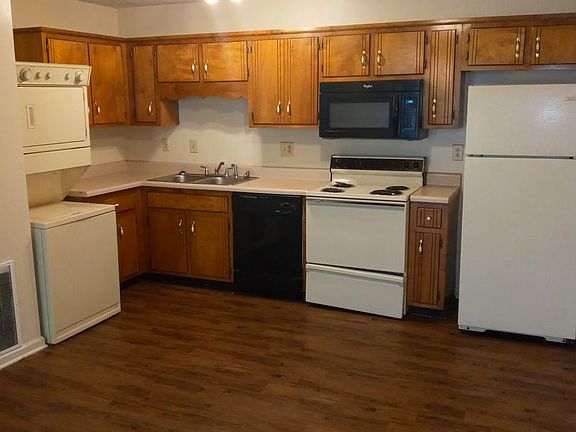 3rd image of 3239 Tower Dr #D