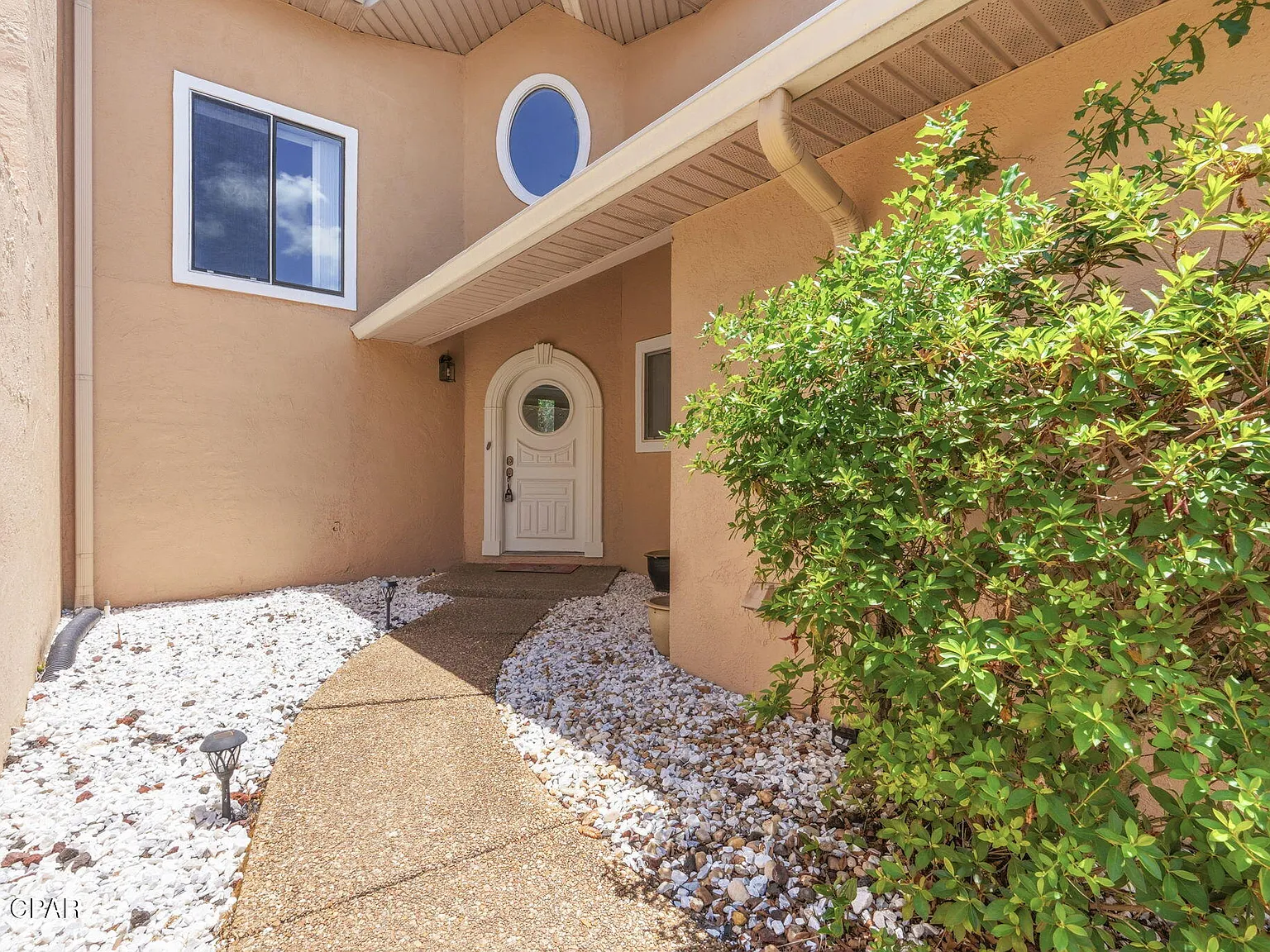 3 bed, 2.5 bath, 1896 sqft, $2,900 — Photo 2