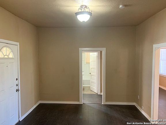 3rd image of 5007 Greenwood Ave