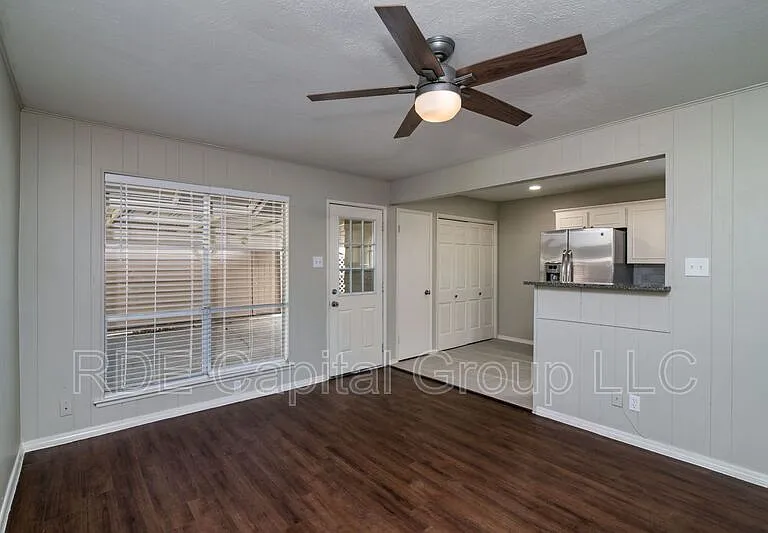 2726 Starcrest Ln — Photo 5